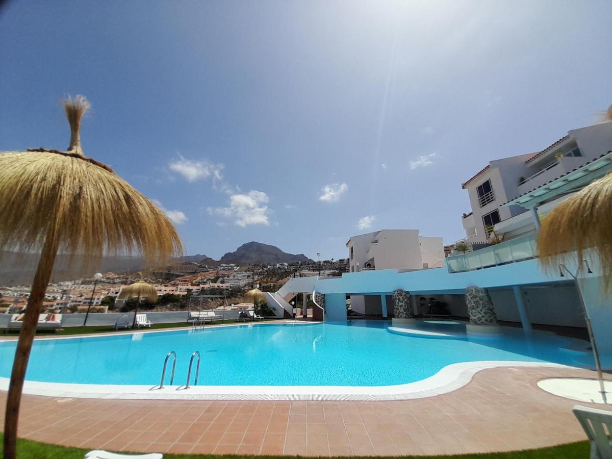 Apartments Island Village Heights Адехе Екстер'єр фото