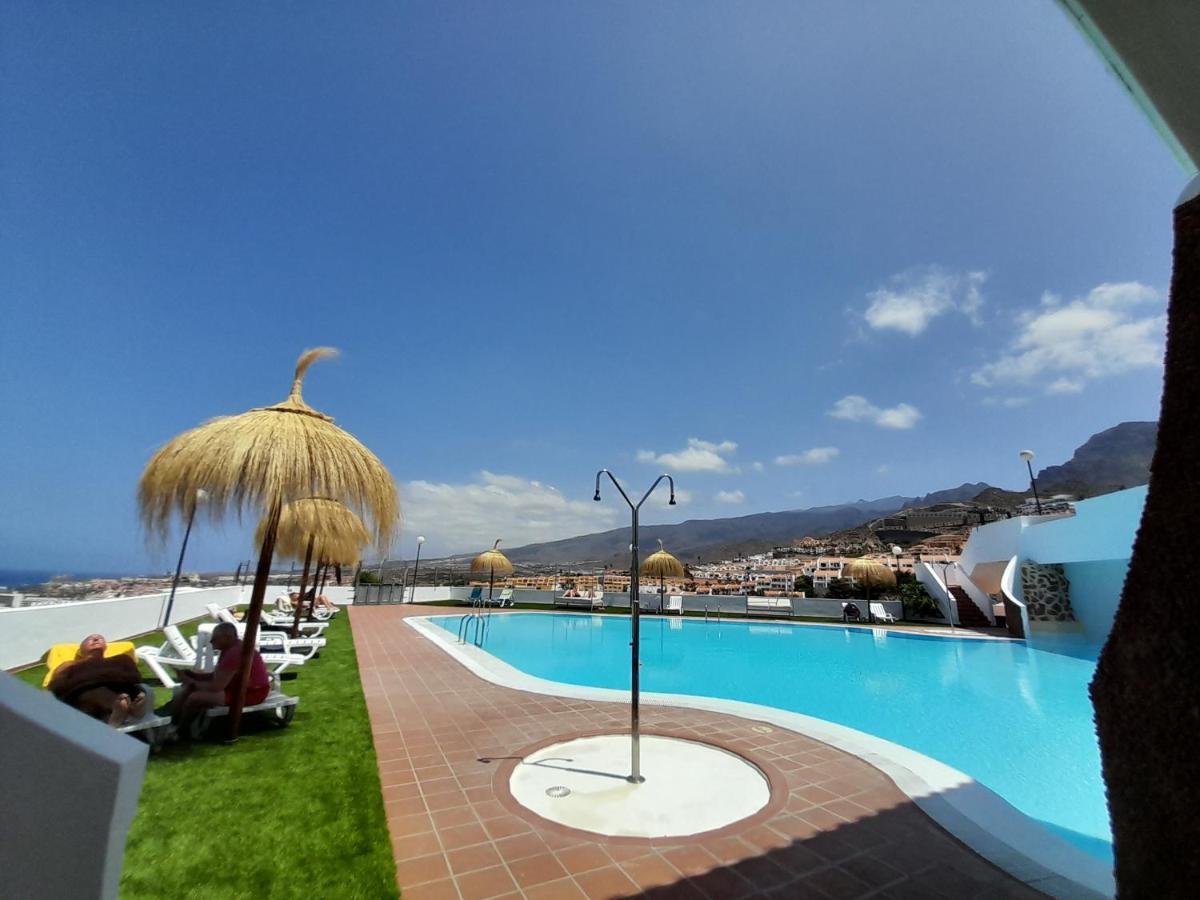 Apartments Island Village Heights Адехе Екстер'єр фото
