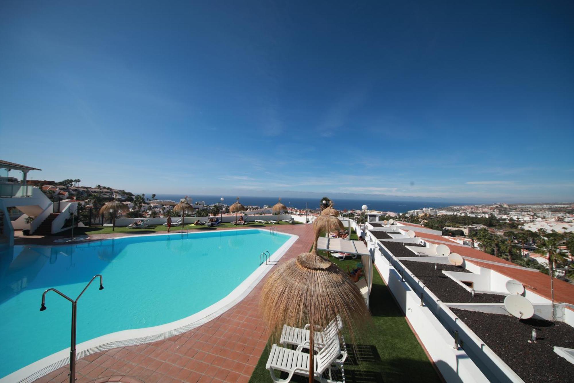 Apartments Island Village Heights Адехе Екстер'єр фото