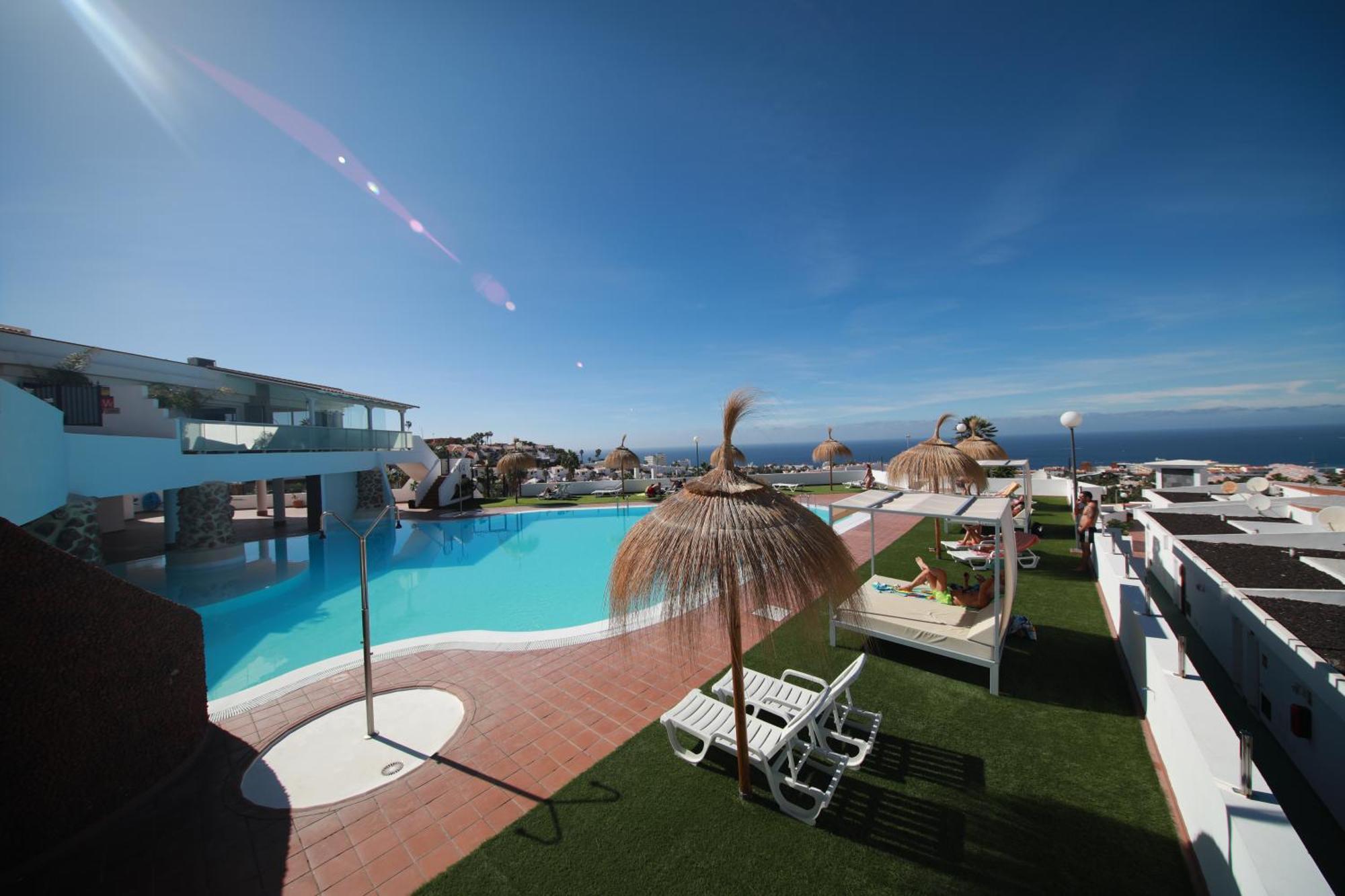 Apartments Island Village Heights Адехе Екстер'єр фото