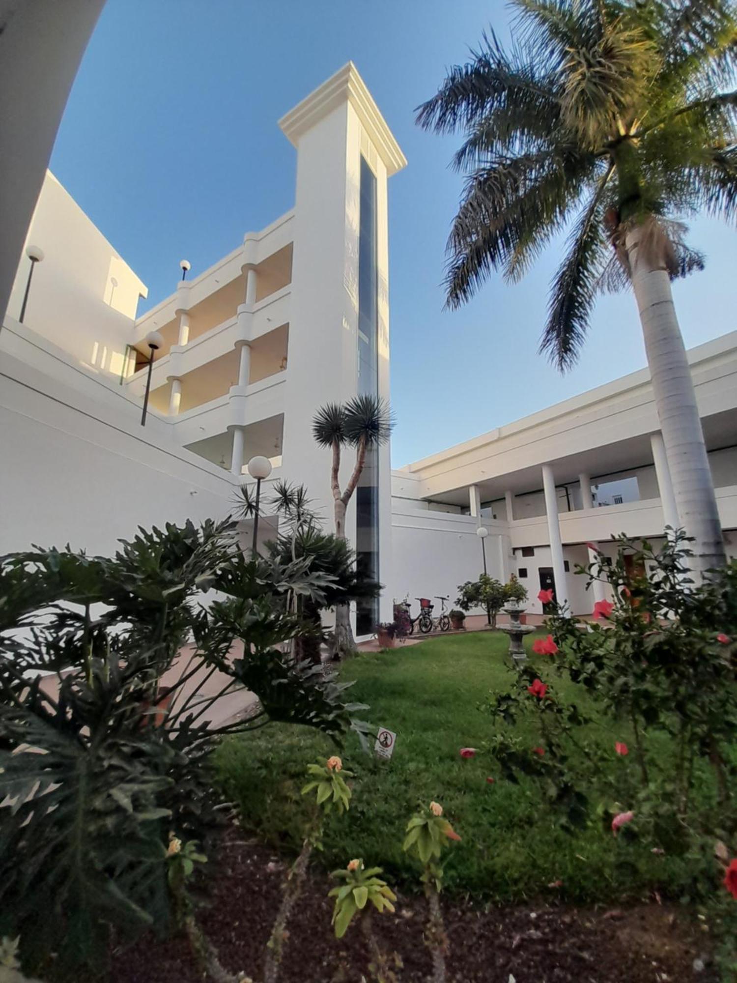 Apartments Island Village Heights Адехе Екстер'єр фото