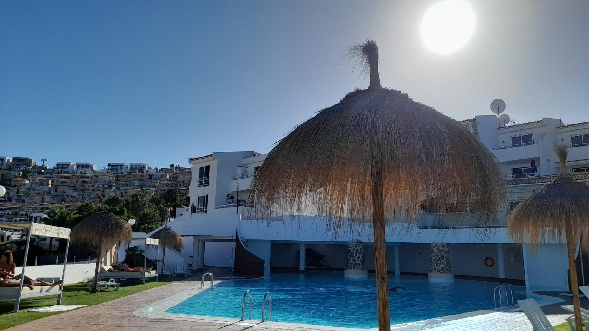 Apartments Island Village Heights Адехе Екстер'єр фото
